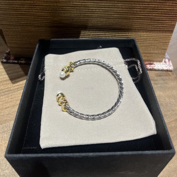 D̲a̲v̲i̲d̲ ̲Y̲u̲r̲m̲a̲n̲ 18k Gold Pearl And Diamond Cable Bracelet - Picture 3 of 6